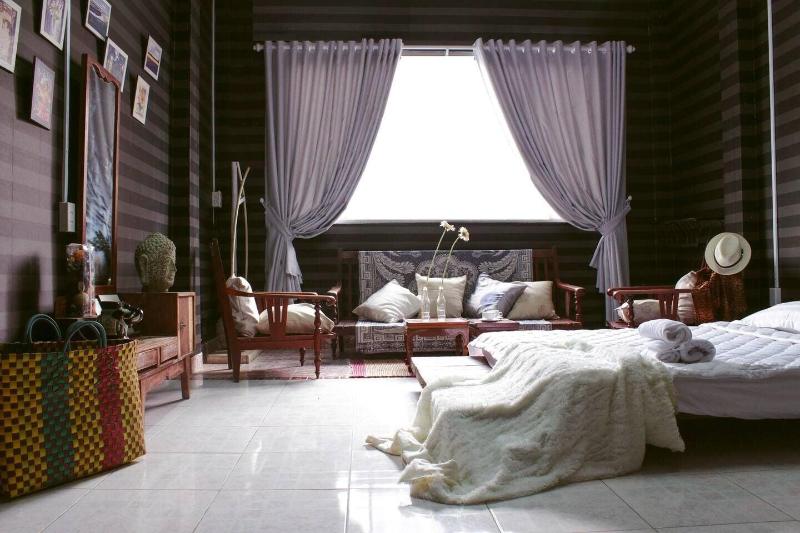 Nha Saigon image
