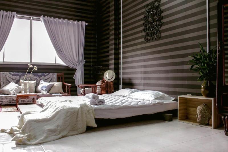 Nha Saigon image