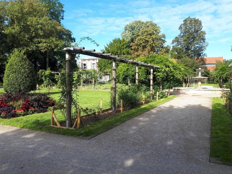 Maison Du Jardin Botanique image