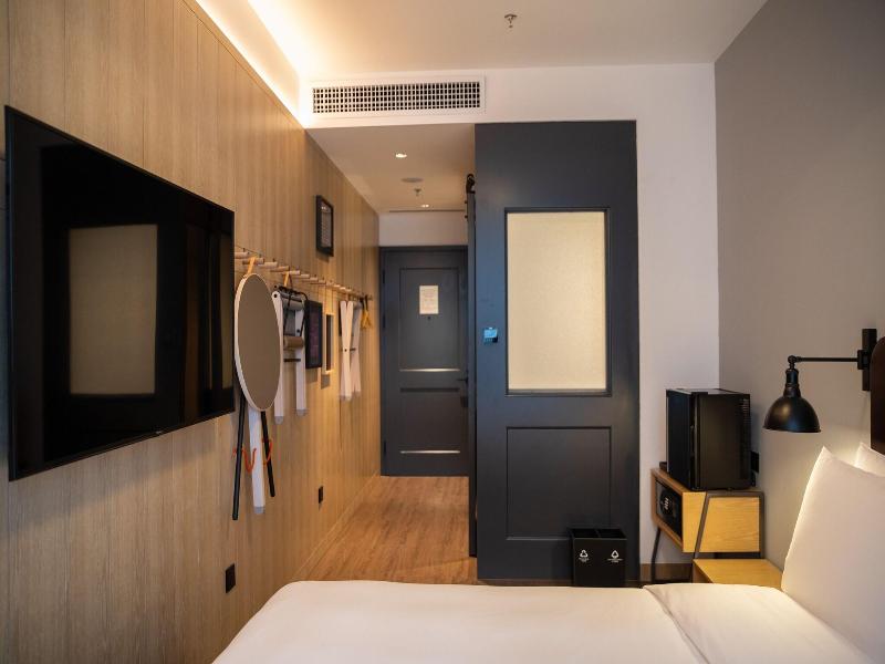 Moxy Shenzhen North Station image