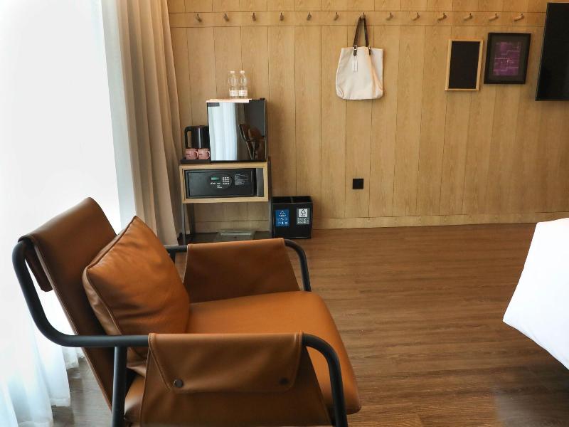 Moxy Shenzhen North Station image