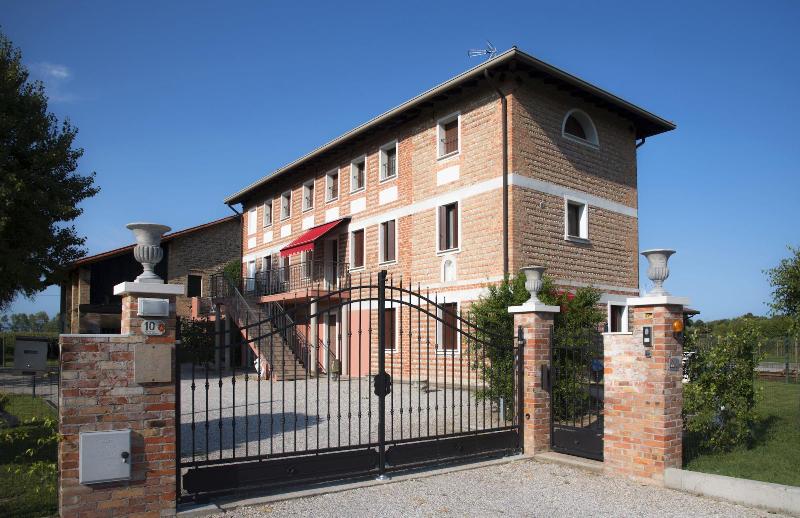 Chiaro Di Luna image