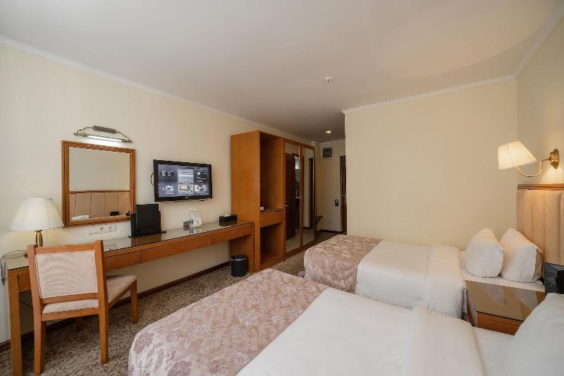 Double or Twin KING SIZE BED