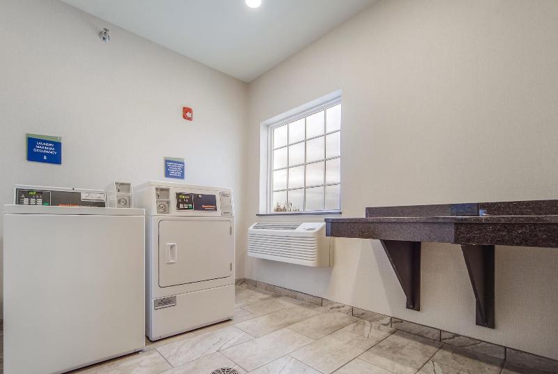 Cobblestone Hotel Suites Cozad image