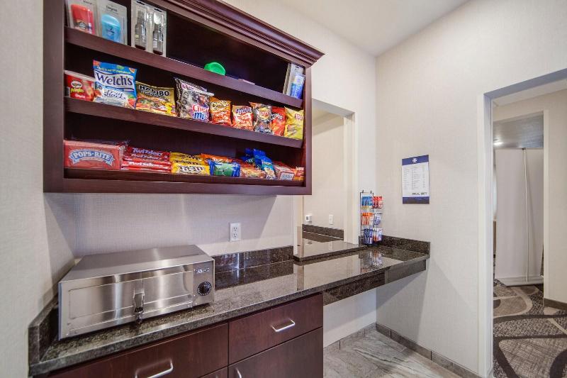 Cobblestone Hotel Suites Cozad image