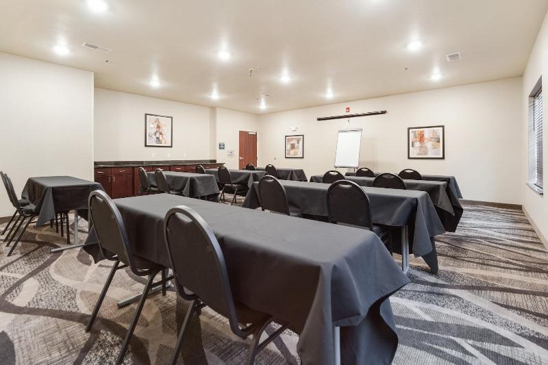Cobblestone Hotel Suites Cozad image