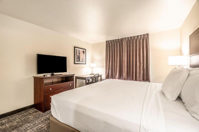 Cobblestone Hotel Suites Cozad image