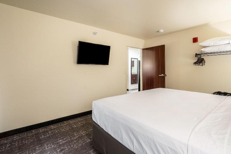 Cobblestone Hotel Suites Cozad image