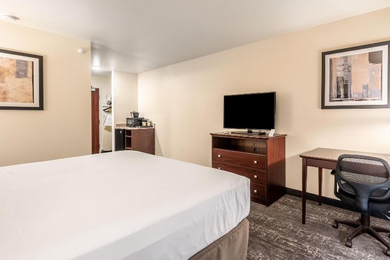 Cobblestone Hotel Suites Cozad image