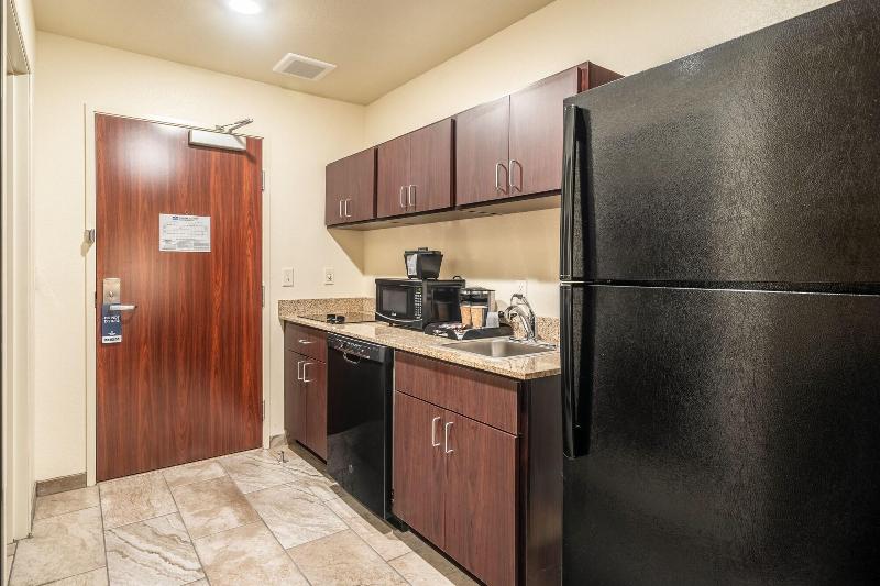 Cobblestone Hotel Suites Cozad image