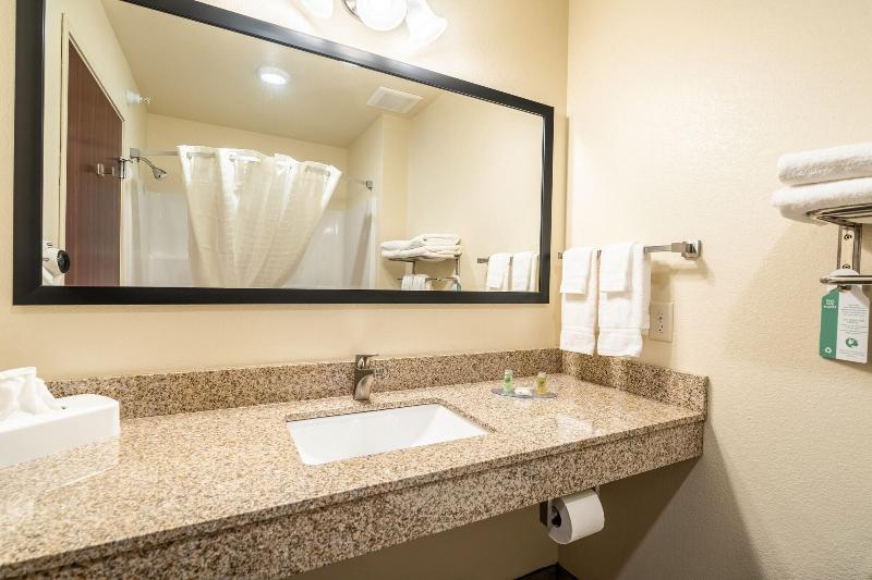 Cobblestone Hotel Suites Cozad image
