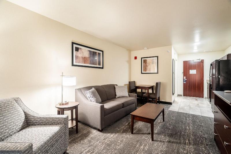 Cobblestone Hotel Suites Cozad image