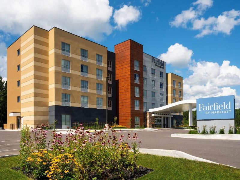 Fairfield Inn Suites By Marriott North Bay image
