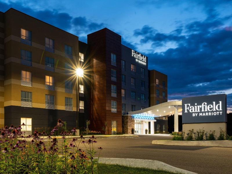 Fairfield Inn Suites By Marriott North Bay image