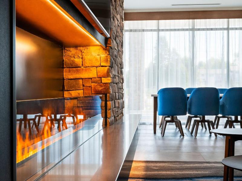 Fairfield Inn Suites By Marriott North Bay image