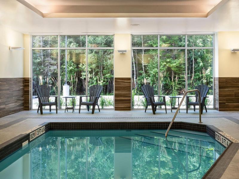 Fairfield Inn Suites By Marriott North Bay image