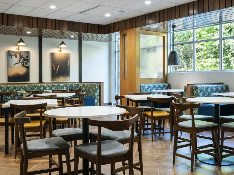 Fairfield Inn Suites By Marriott North Bay image