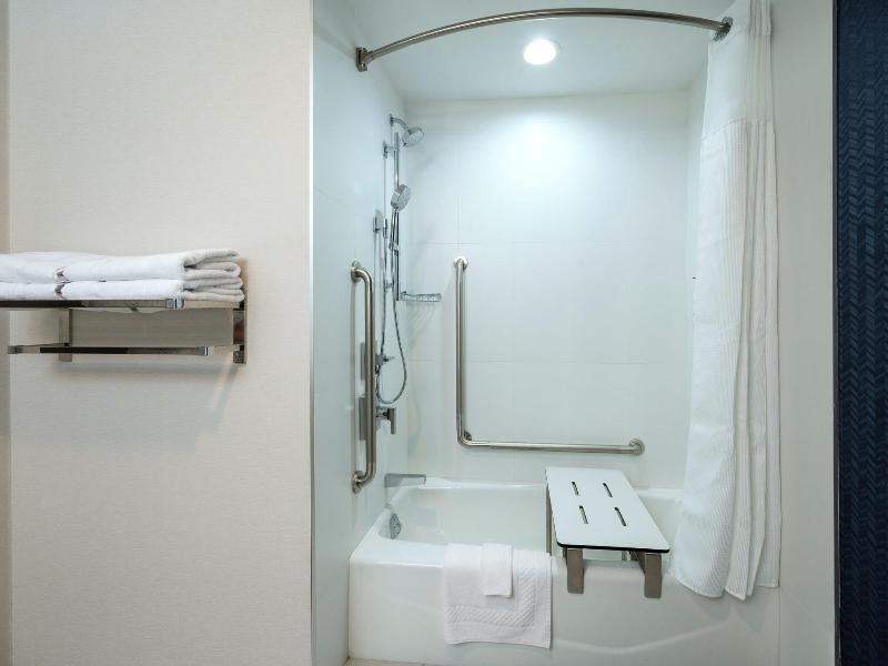 Fairfield Inn Suites By Marriott North Bay image
