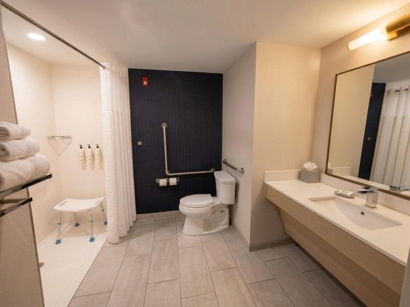 Fairfield Inn Suites By Marriott North Bay image