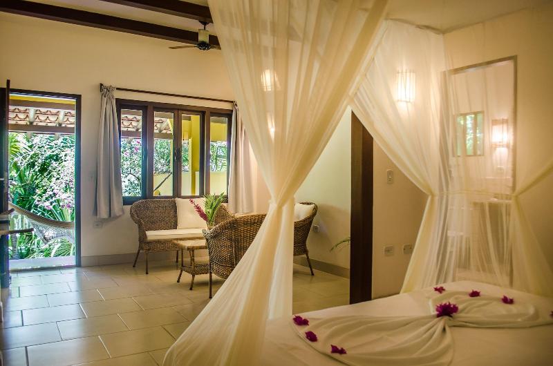 SUITE TWO QUEEN BEDS
