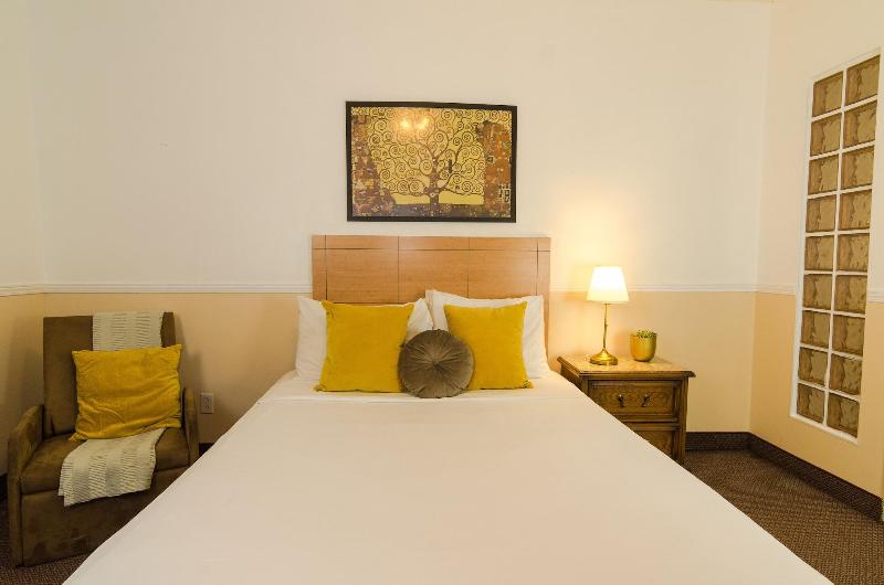 Hotel Dorion image
