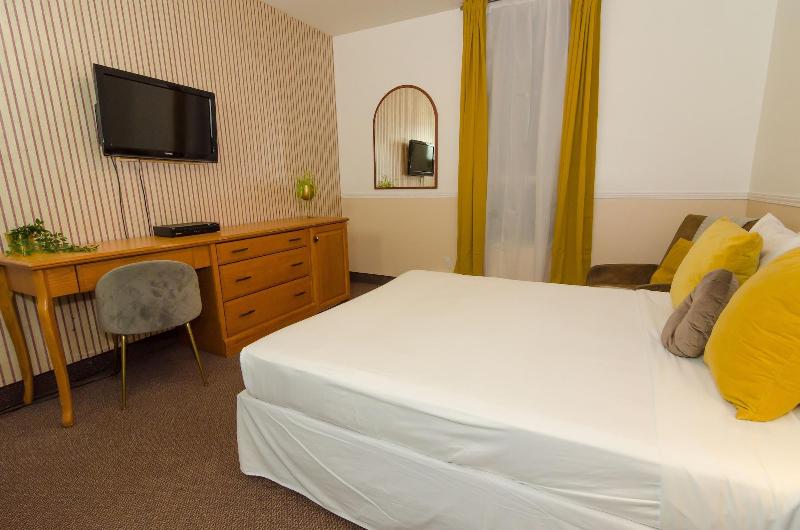 Hotel Dorion image