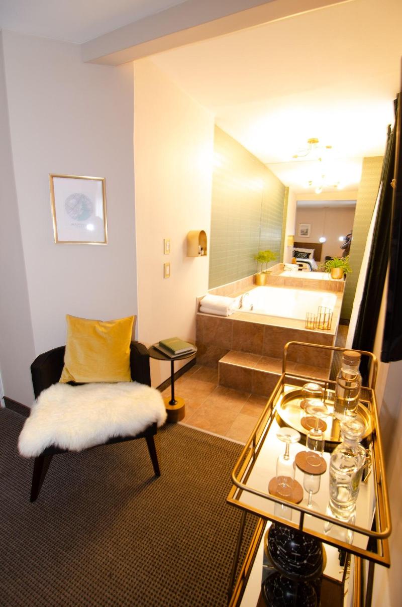 Hotel Dorion image