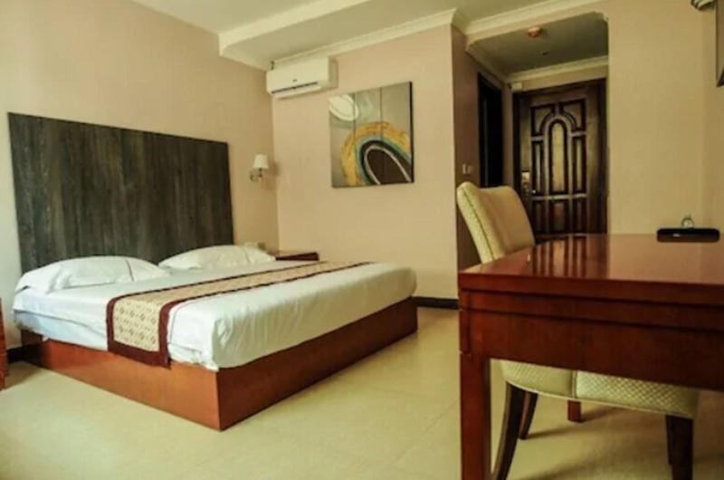 Russel Hotel image