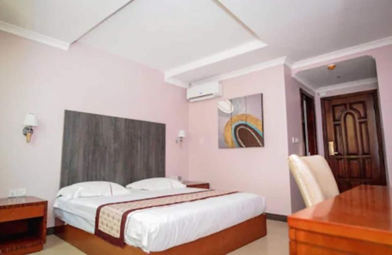 Russel Hotel image