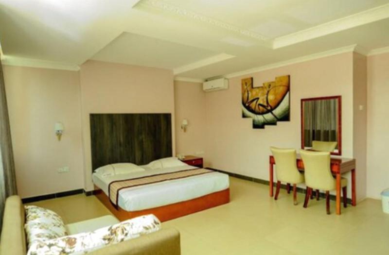 Russel Hotel image