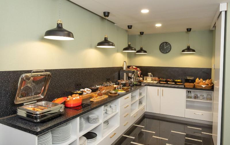 Elm Suite Hotel image