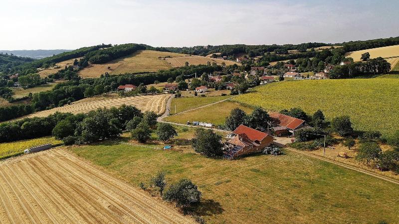 Au Dessus De Parady image