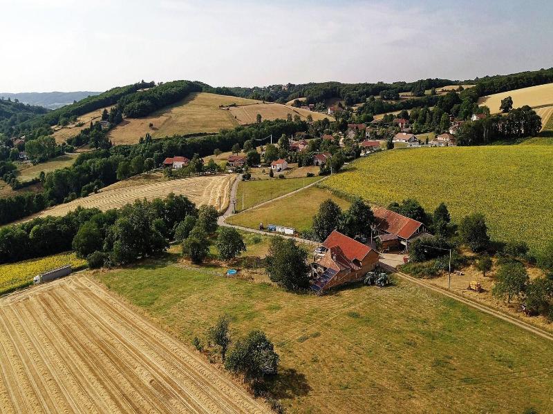 Au Dessus De Parady image
