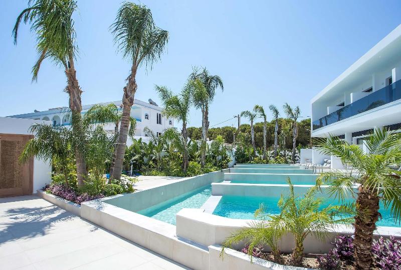 Vanik Suites — general view