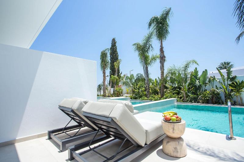 Vanik Suites image