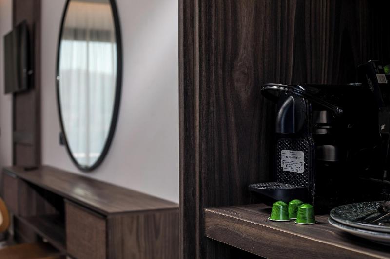 Vanik Suites image