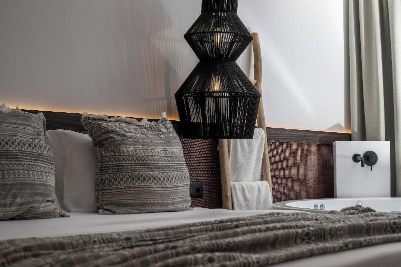 Vanik Suites image