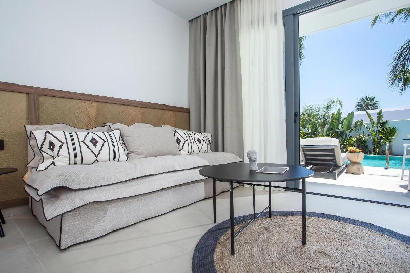 Vanik Suites image