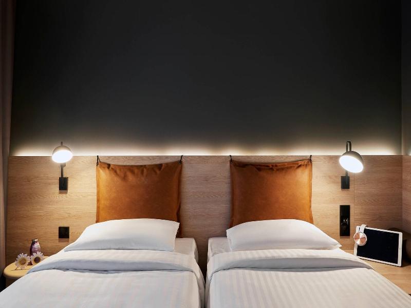 Moxy Edinburgh Fountainbridge image