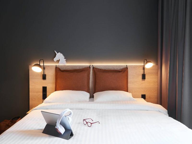 Moxy Edinburgh Fountainbridge image