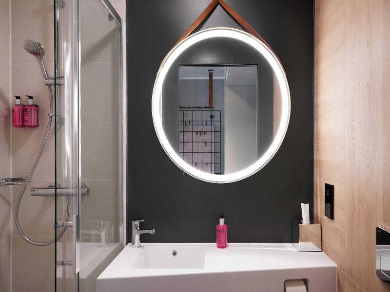 Moxy Edinburgh Fountainbridge image