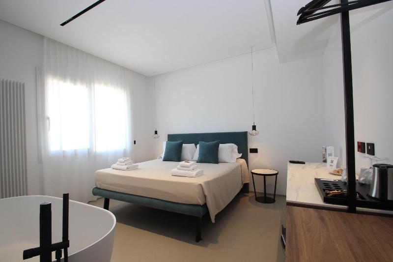B B Le Suites Di Costanza