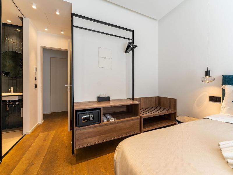 B B Le Suites Di Costanza image
