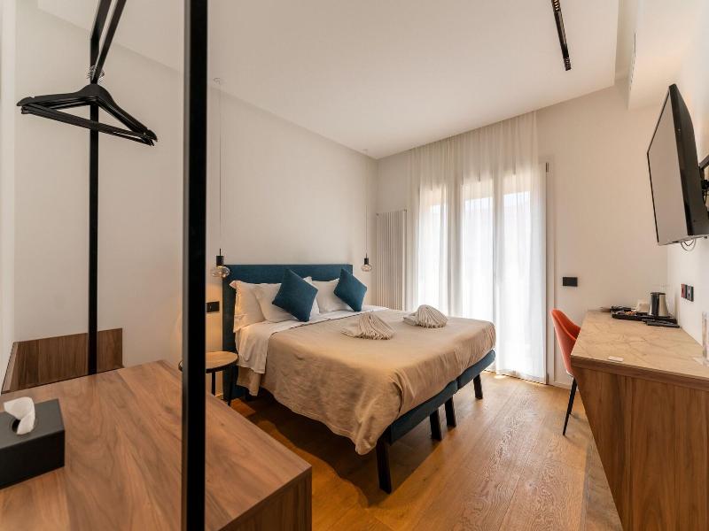 B B Le Suites Di Costanza image