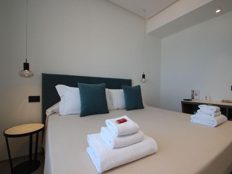 B B Le Suites Di Costanza image