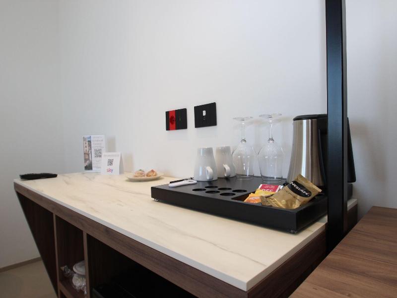 B B Le Suites Di Costanza image