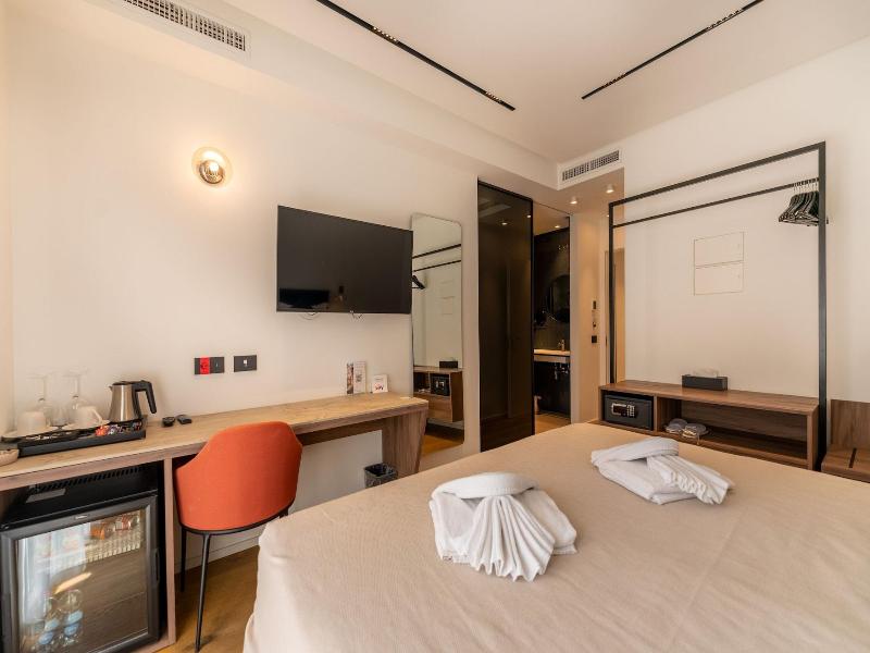B B Le Suites Di Costanza image