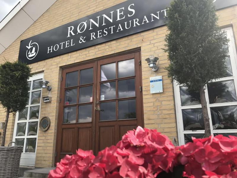 Ra Nnes Hotel image