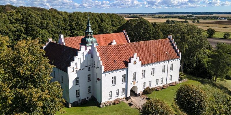 Ra Nnes Hotel image