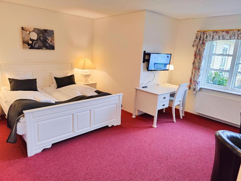 Ra Nnes Hotel image